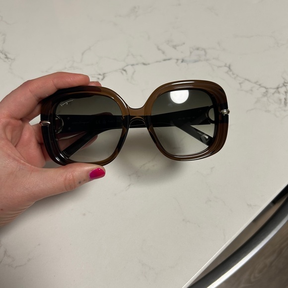 Ferragamo oversized round tortoiseshell sunglasses - Picture 5 of 8